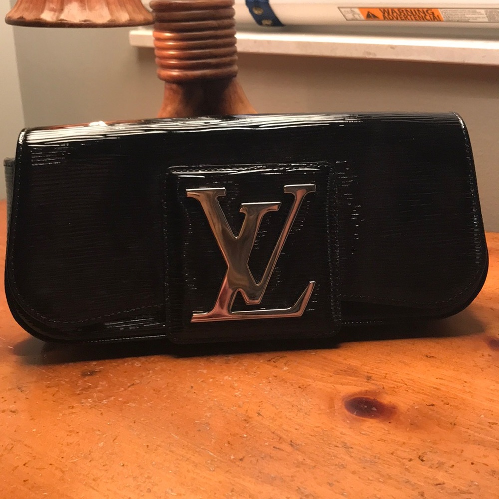 AUTHENTIC LOUIS VUITTON Black patent clutch